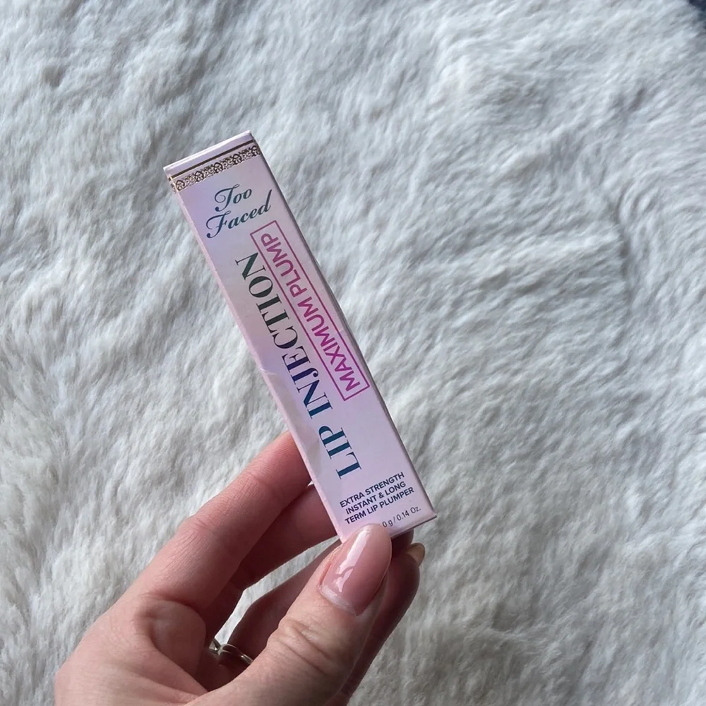 Too Faced Lip Injection Maximum Plump Extra Strength Hydrating Lip Plumper gloss
